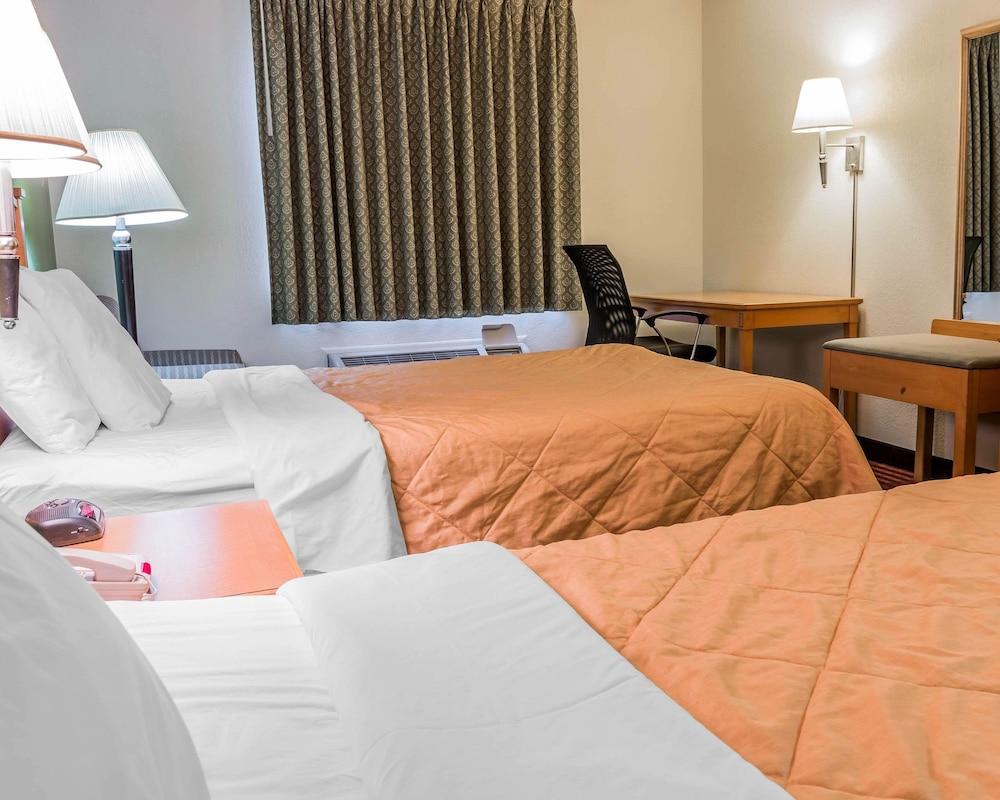 Rodeway Inn Coopersville Экстерьер фото