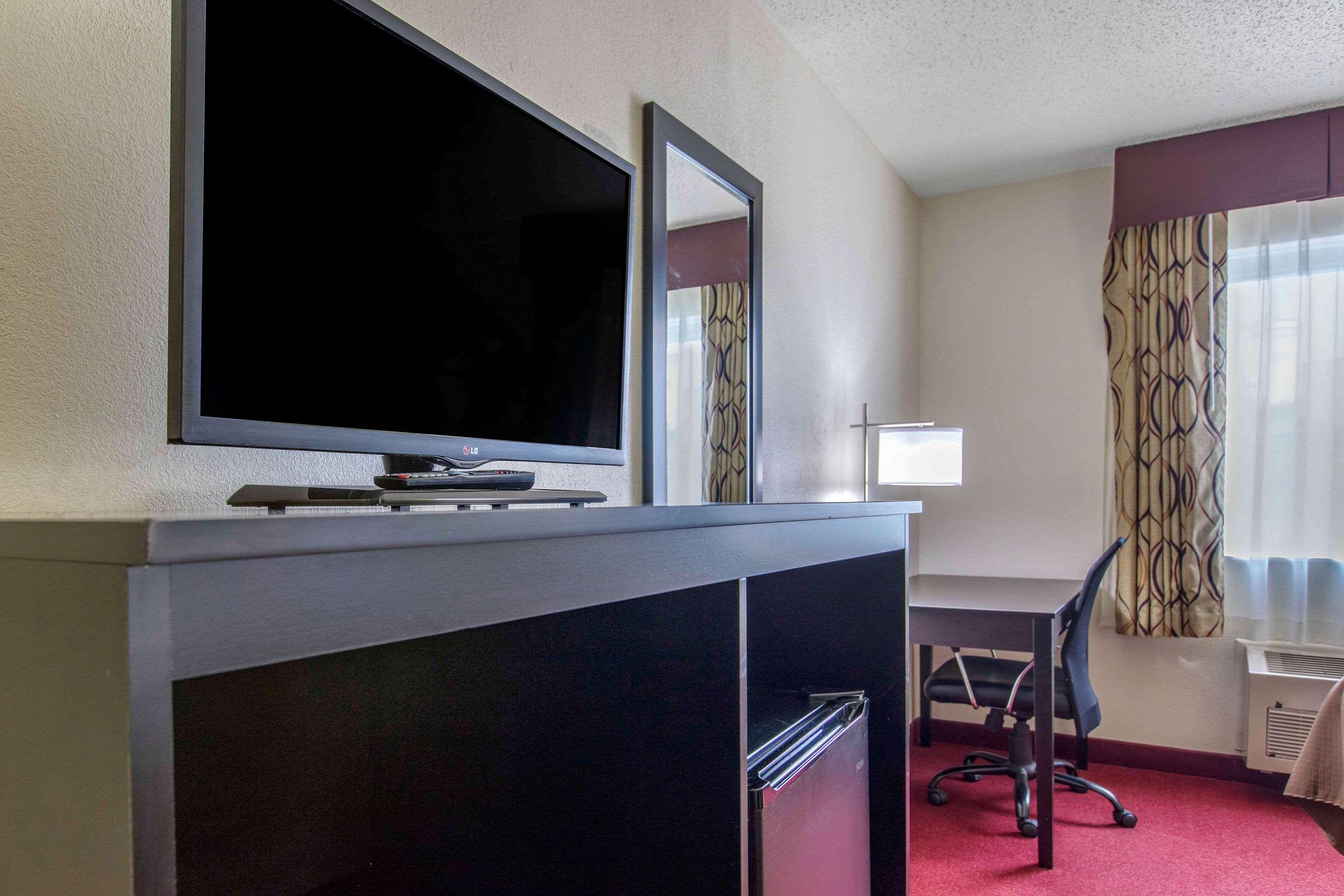 Rodeway Inn Coopersville Экстерьер фото