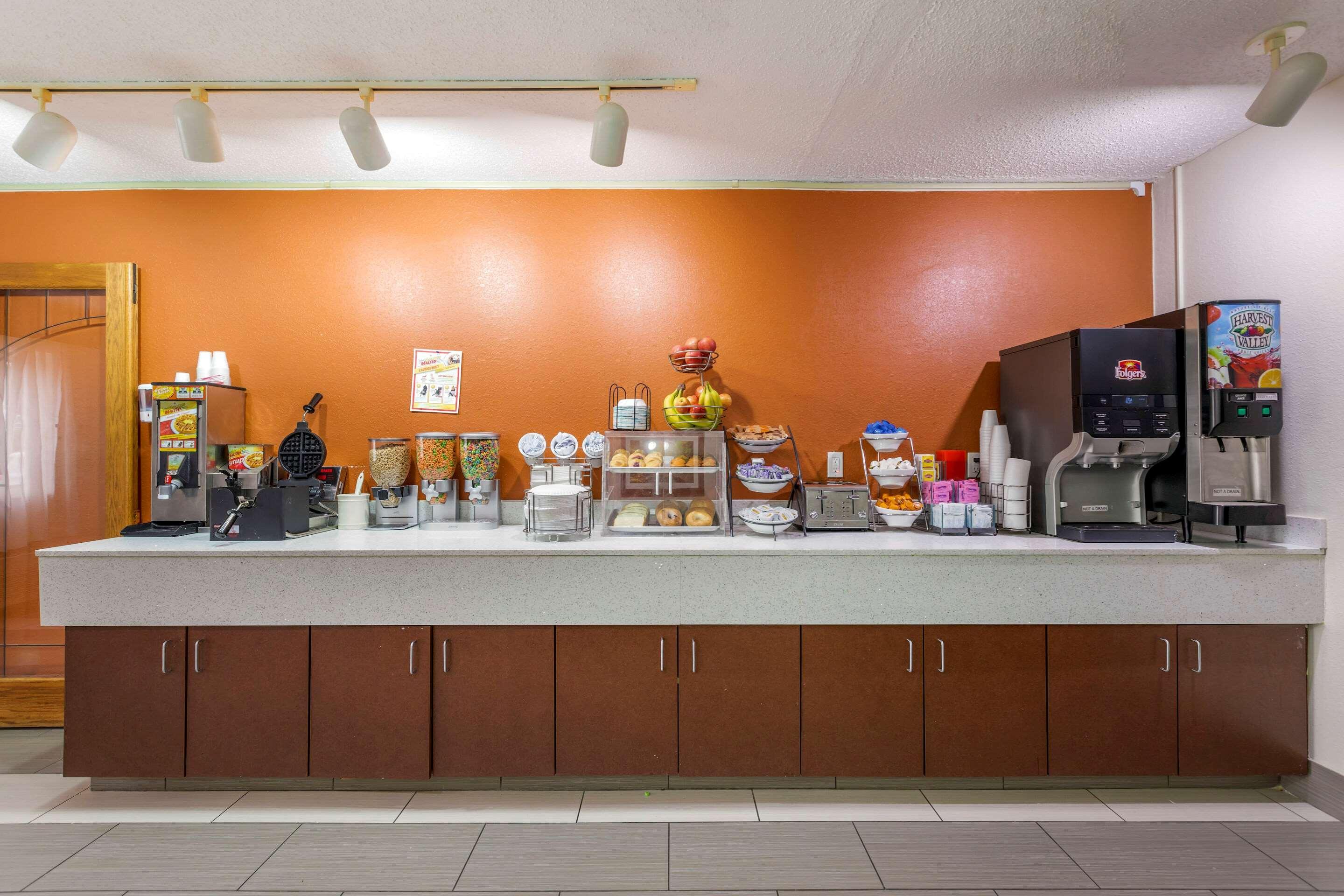 Rodeway Inn Coopersville Экстерьер фото