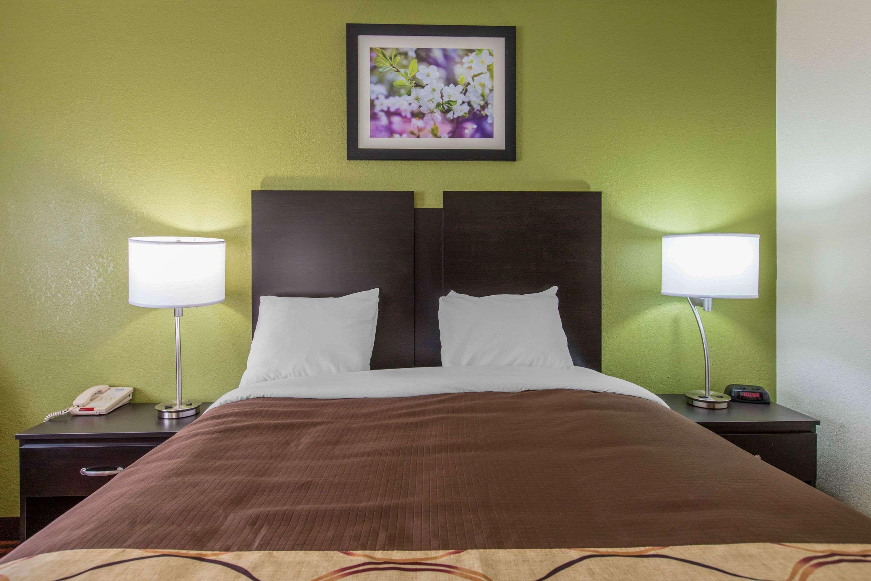 Rodeway Inn Coopersville Экстерьер фото