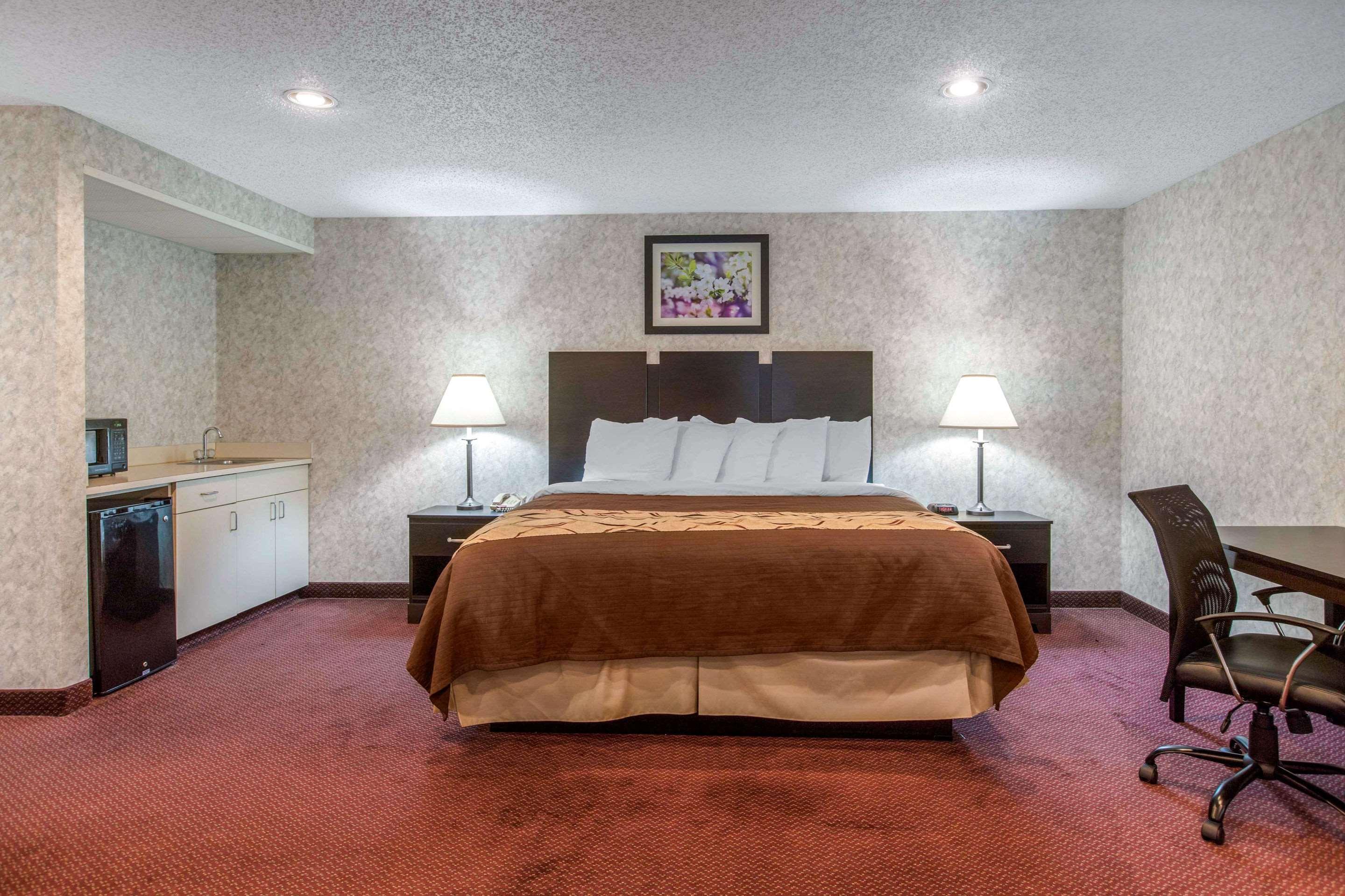 Rodeway Inn Coopersville Экстерьер фото