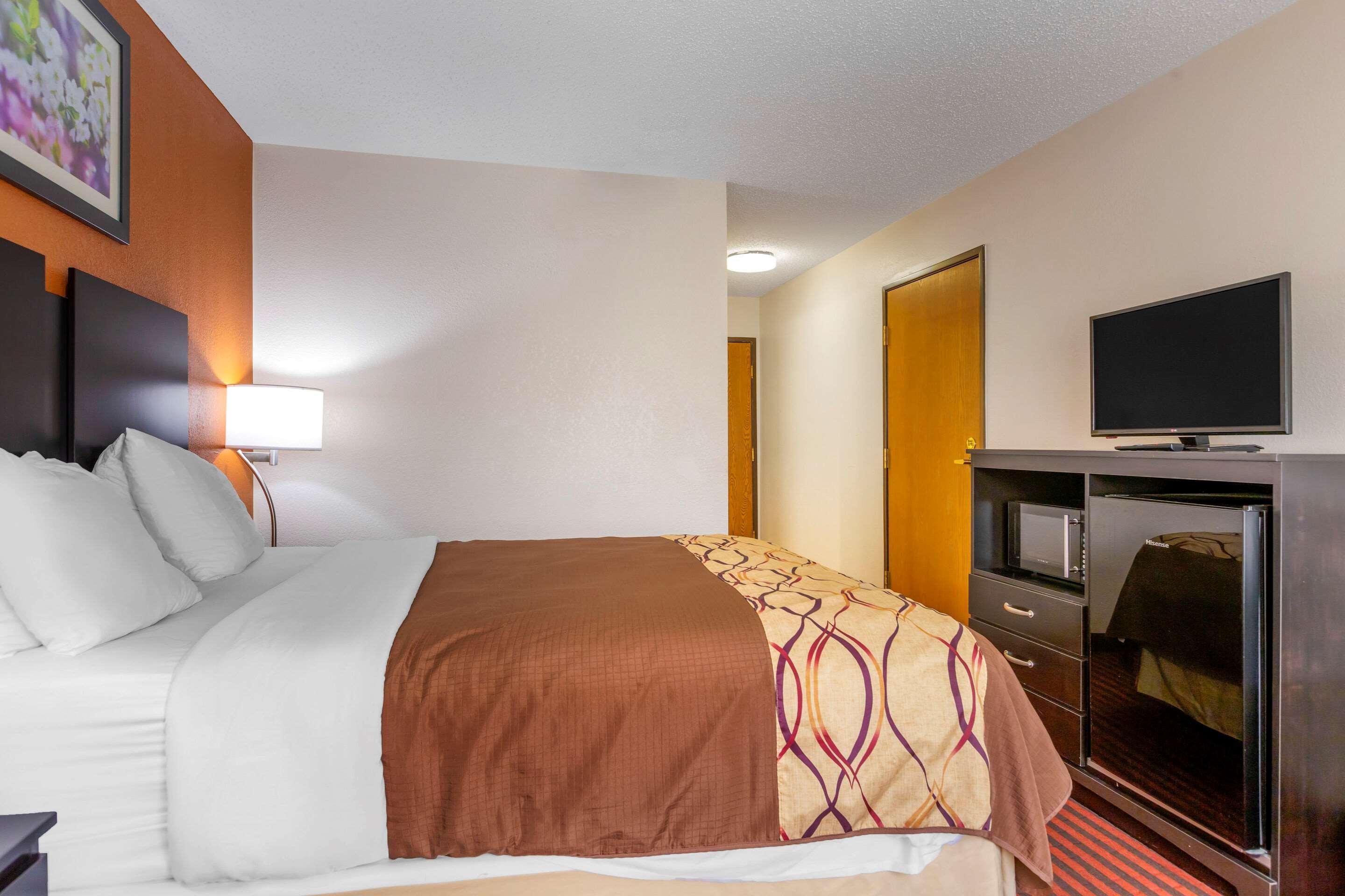 Rodeway Inn Coopersville Экстерьер фото