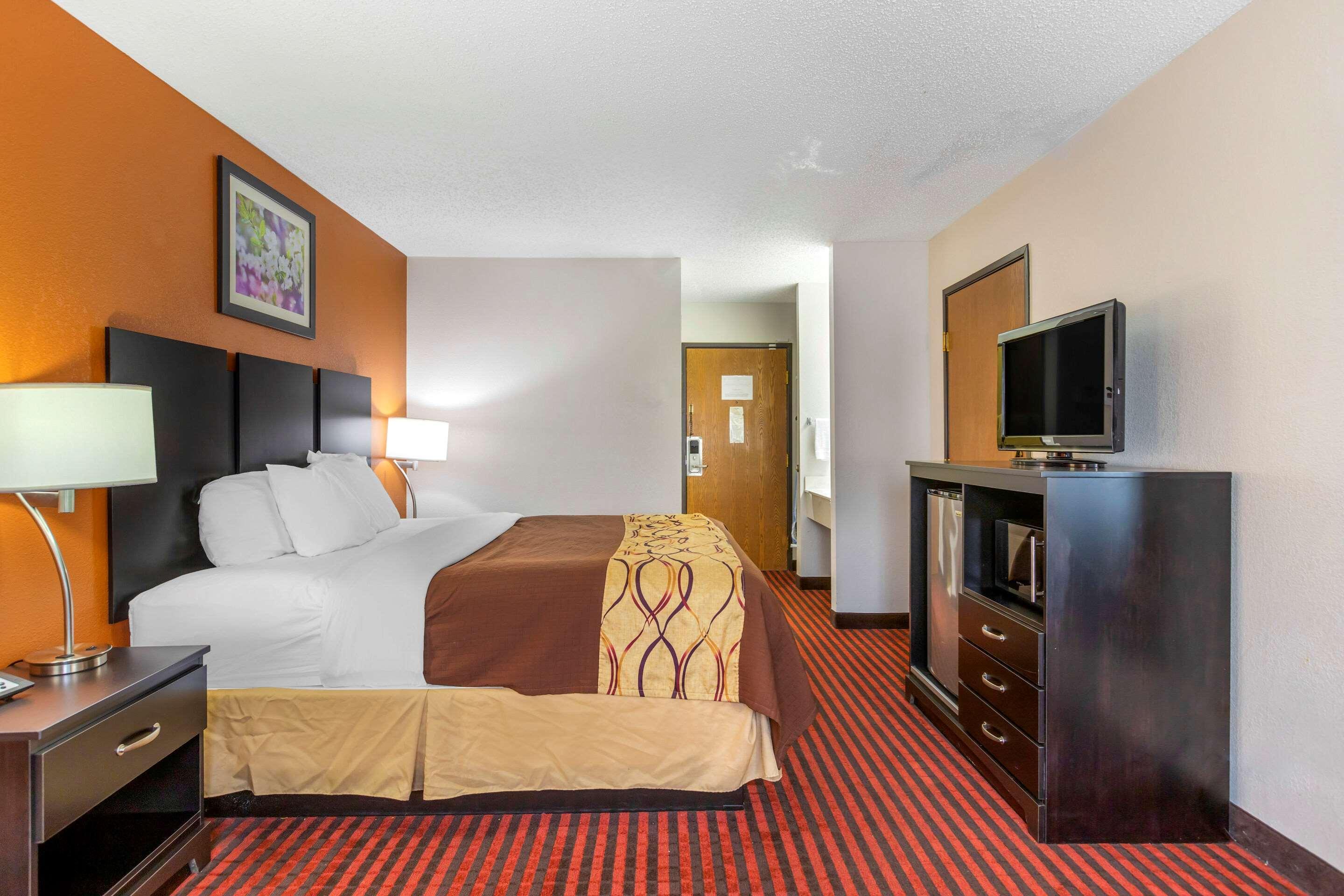 Rodeway Inn Coopersville Экстерьер фото
