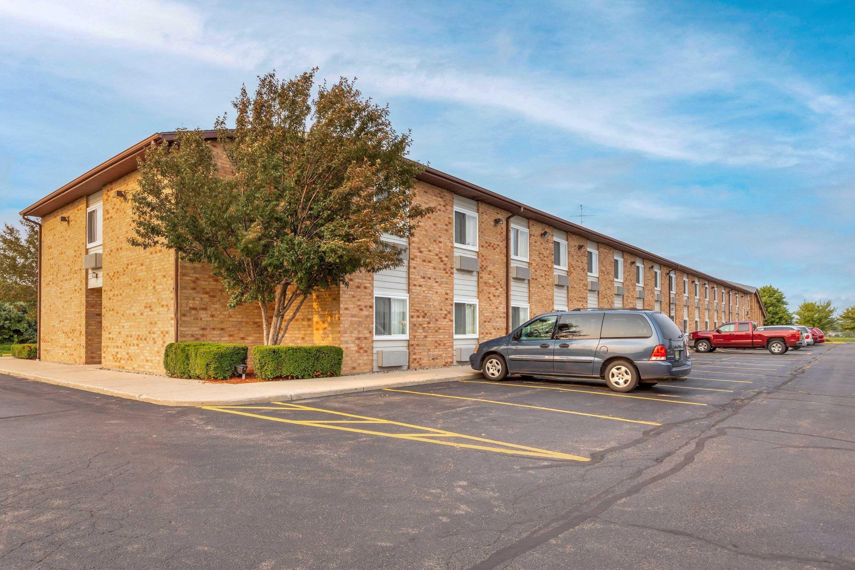 Rodeway Inn Coopersville Экстерьер фото