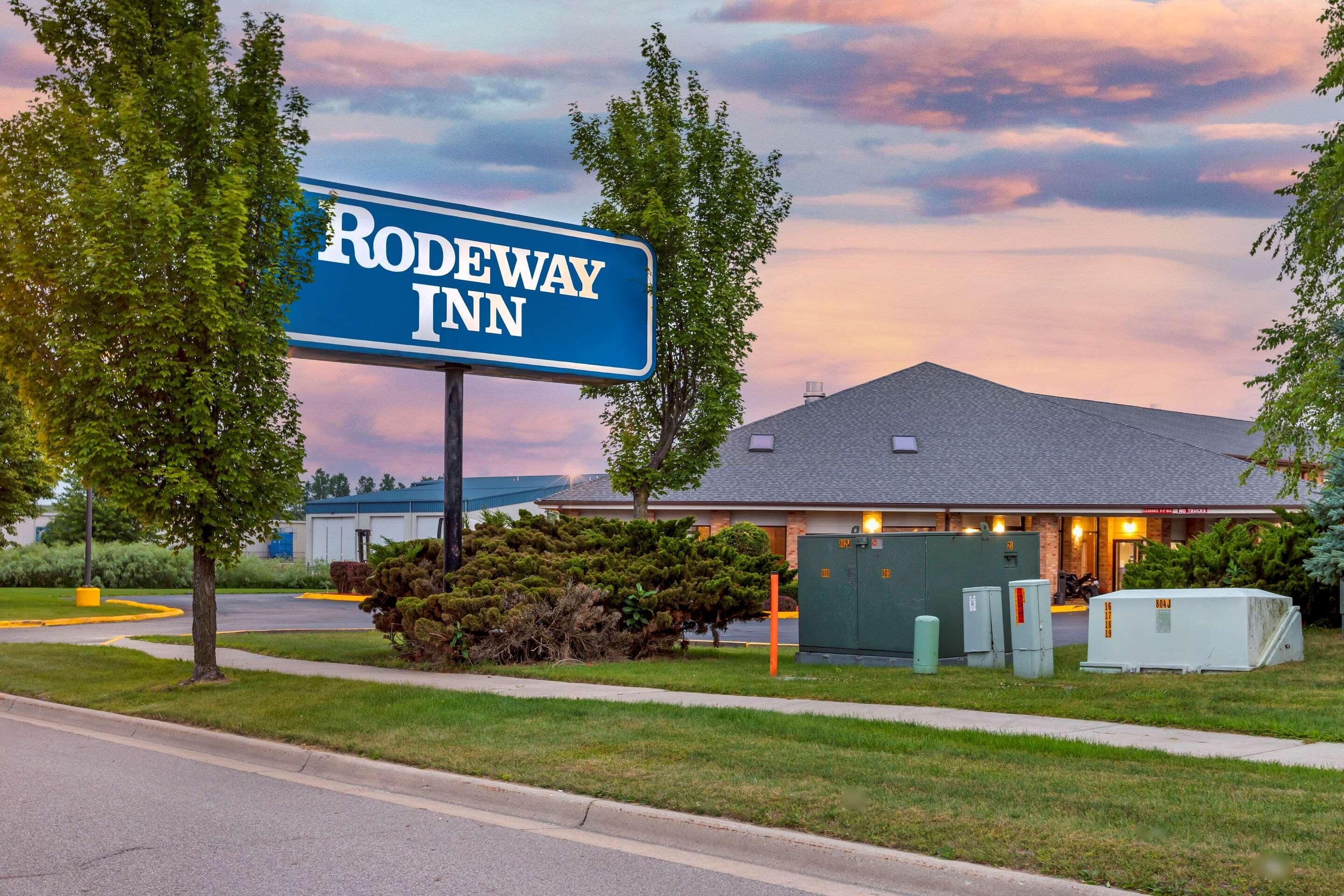 Rodeway Inn Coopersville Экстерьер фото