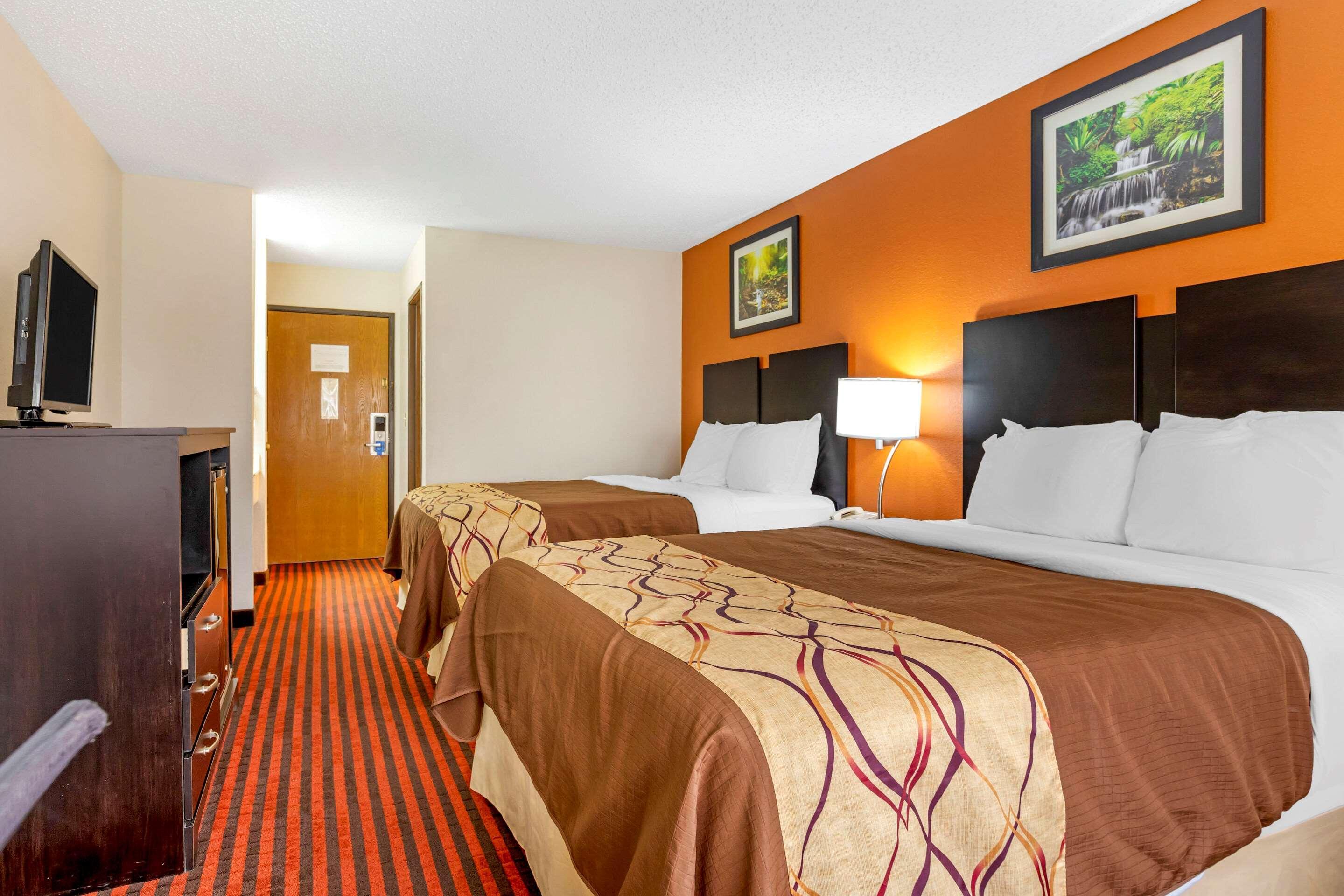 Rodeway Inn Coopersville Экстерьер фото