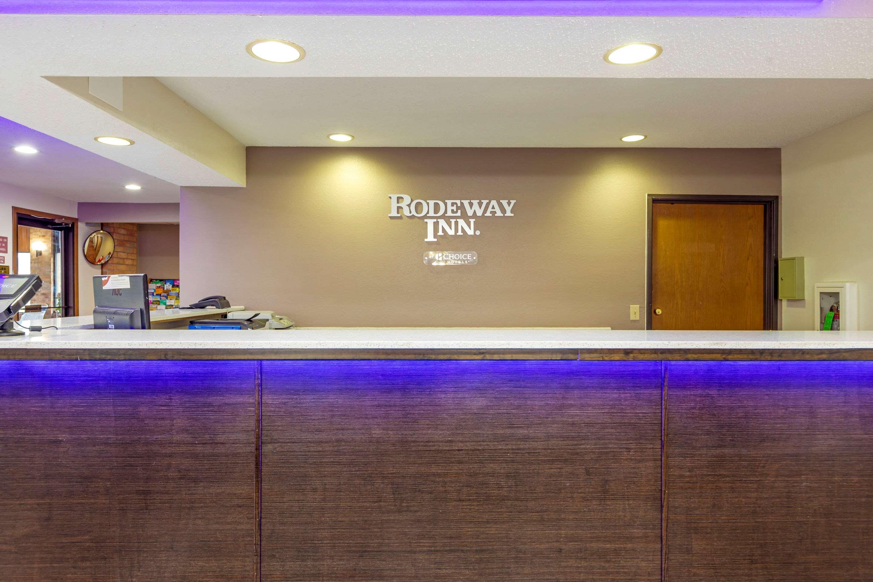 Rodeway Inn Coopersville Экстерьер фото