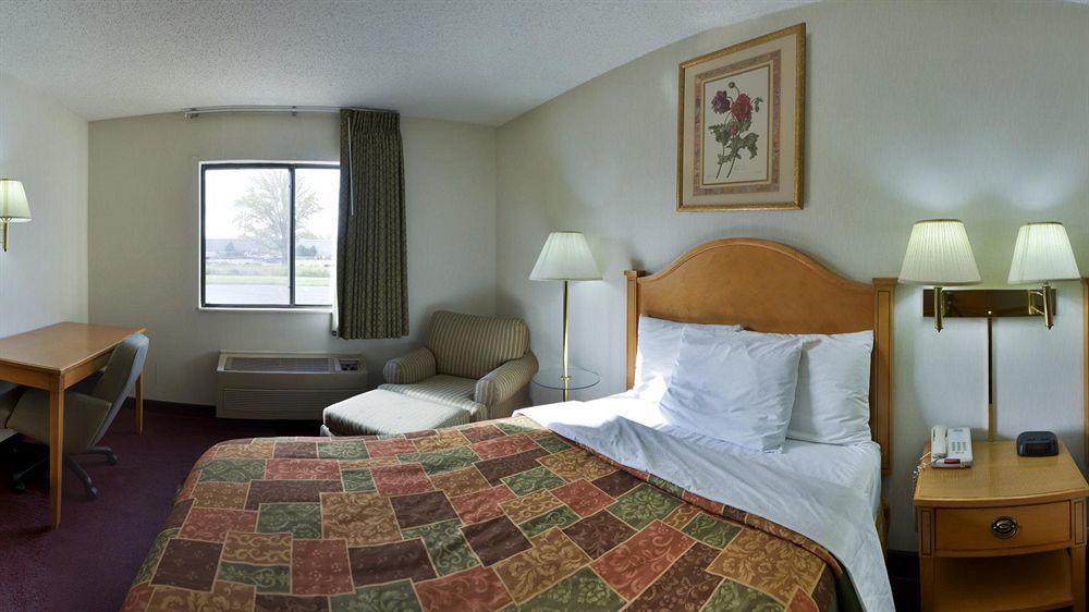 Rodeway Inn Coopersville Экстерьер фото